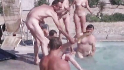 یک زن و شوهر عاشق اوقات فراغت عکسهای سکس زنم خود را روشن کردند